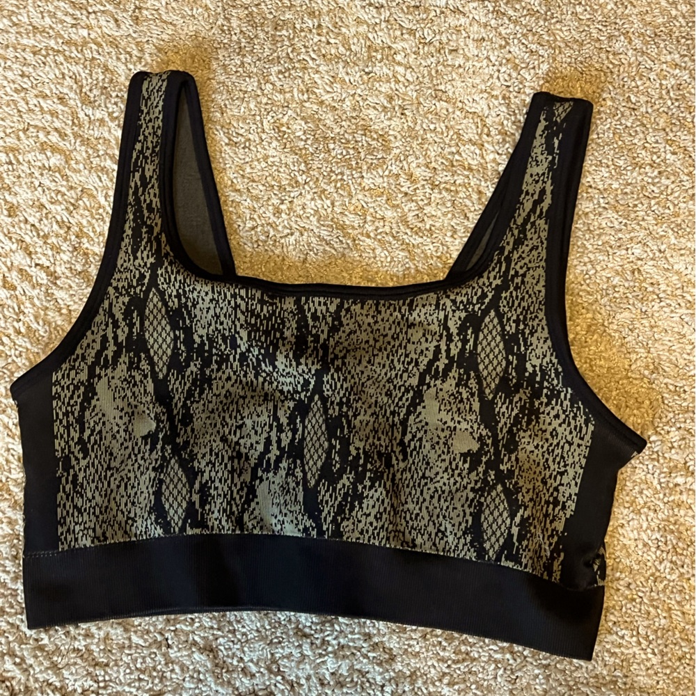 Fabletics seamless snakeskin sports bra XL